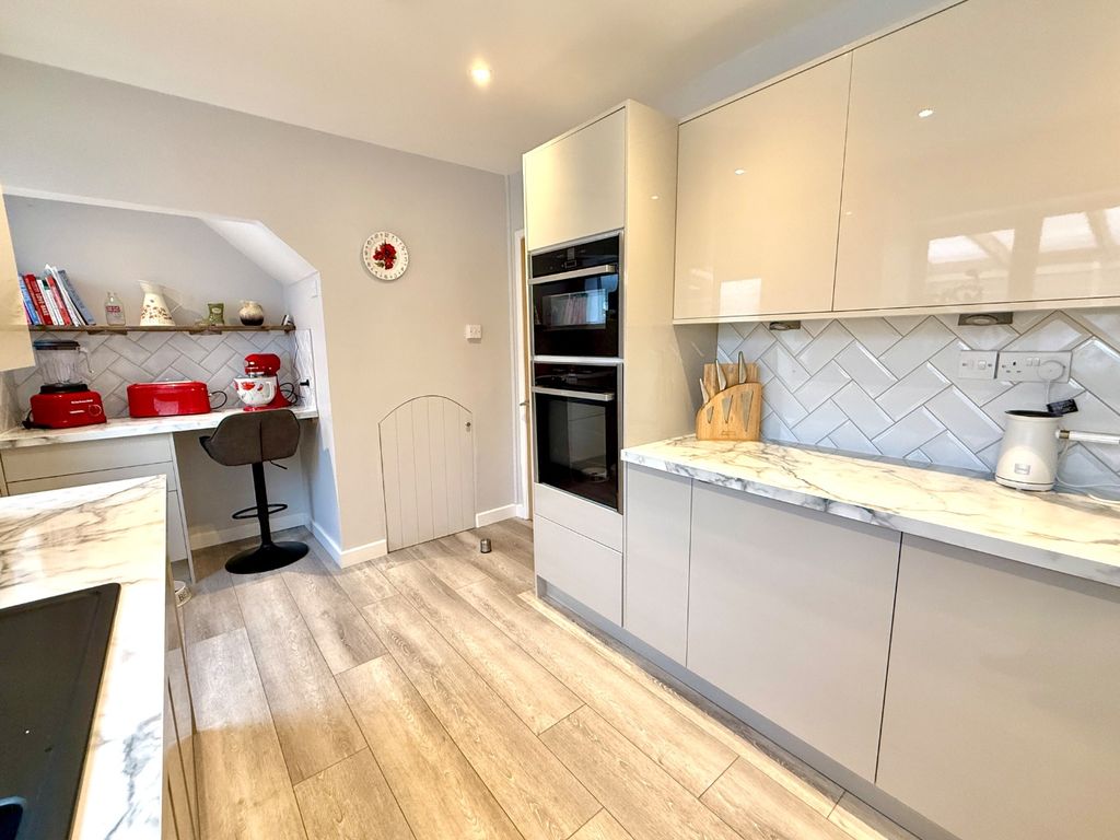 Property photo 3 of 43 3937736