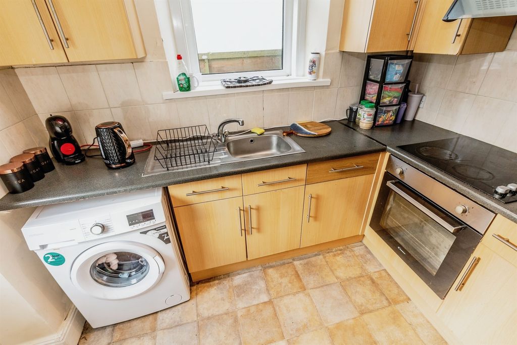 Property photo 3 of 14 Kitchen