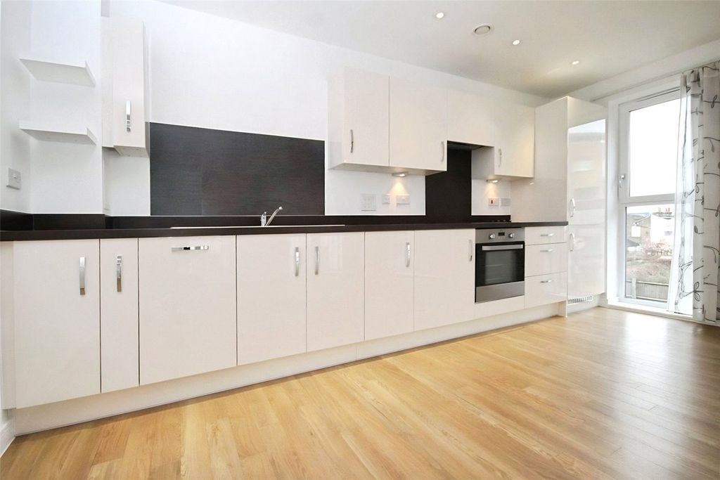 Property photo 2 of 9 Kitchen