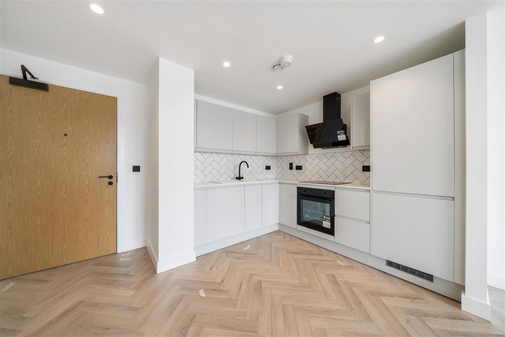 Property photo 3 of 15 1298048-6-682d9Edcb3F6E-Arw.Jpg