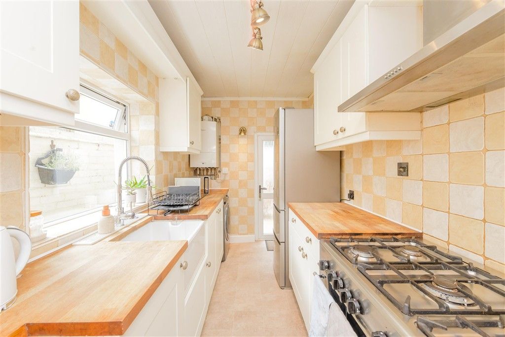 Property photo 3 of 11 Kitchen