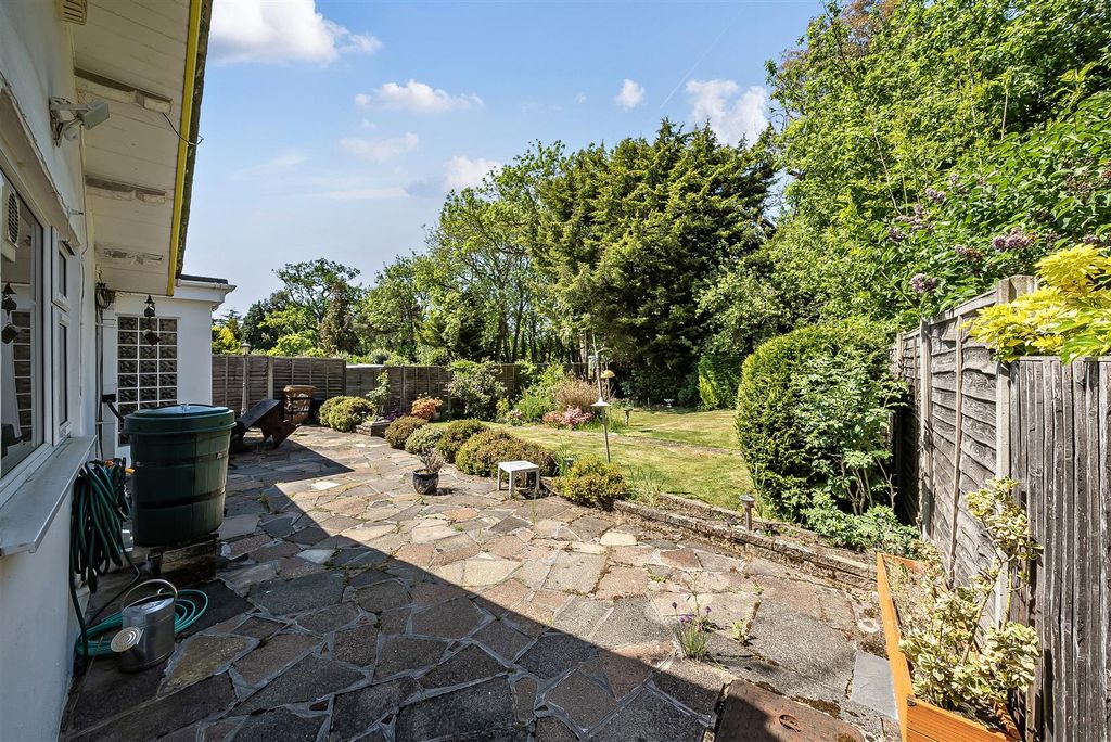 Property photo 3 of 18 Garden: