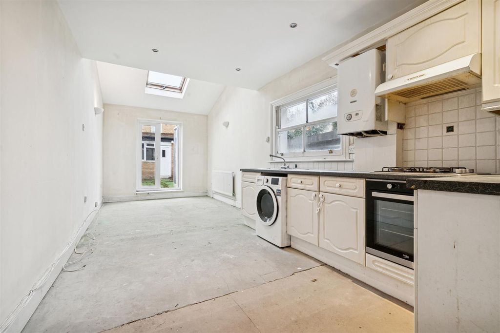 Property photo 2 of 7 Gff 33 Himley Road Sw17  Kitchen 1.Jpg