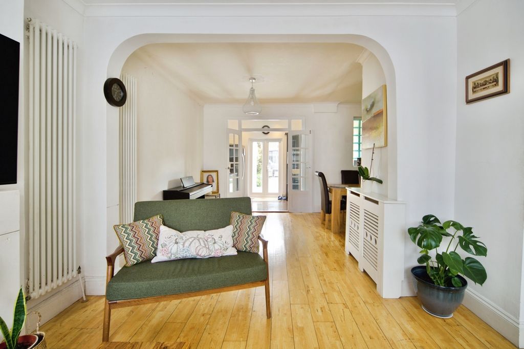 Property photo 3 of 14 Pbox-Img.Jpg