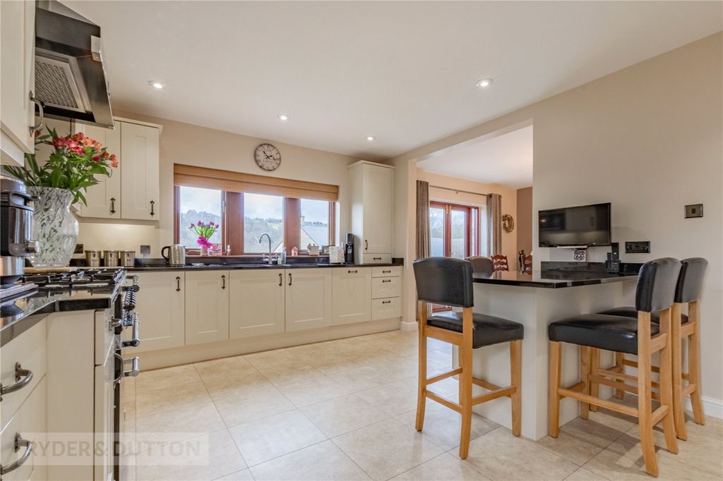 Property photo 3 of 30 Kitchen