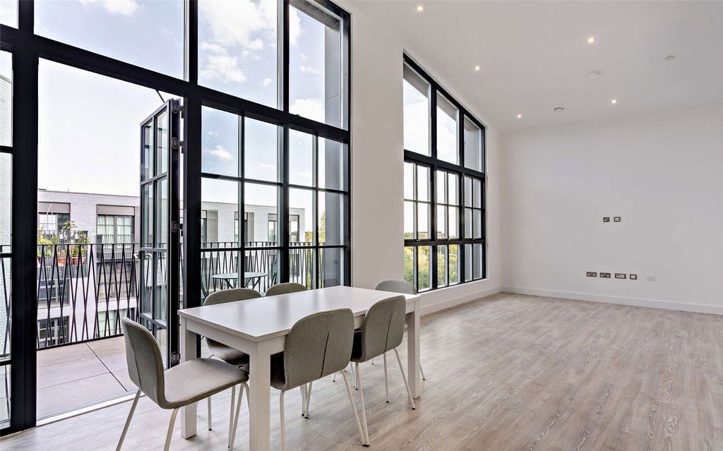 Property photo 3 of 17 Reception Room
