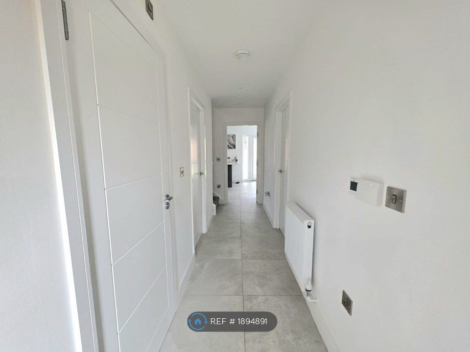 Property photo 3 of 20 Entrance