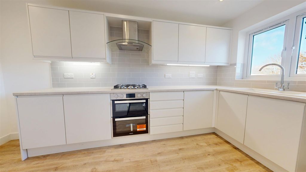 Property photo 3 of 13 10242025_121629.Jpg