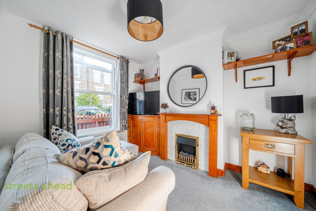 Property photo 2 of 20 0E13A440-E2dc-409...