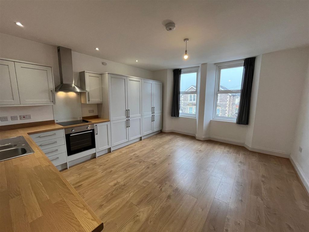 Property photo 2 of 12 Kitchen / Diner / Living Area