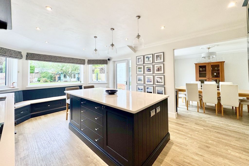 Property photo 2 of 30