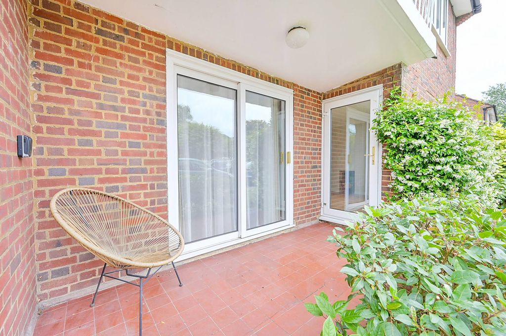 Property photo 1 of 8