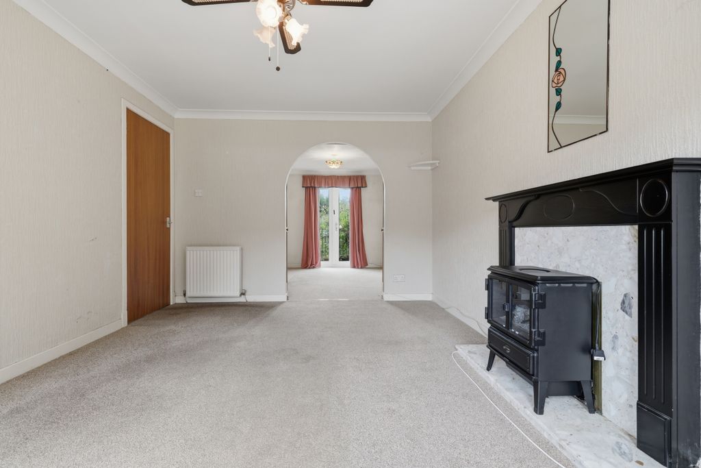 Property photo 2 of 33