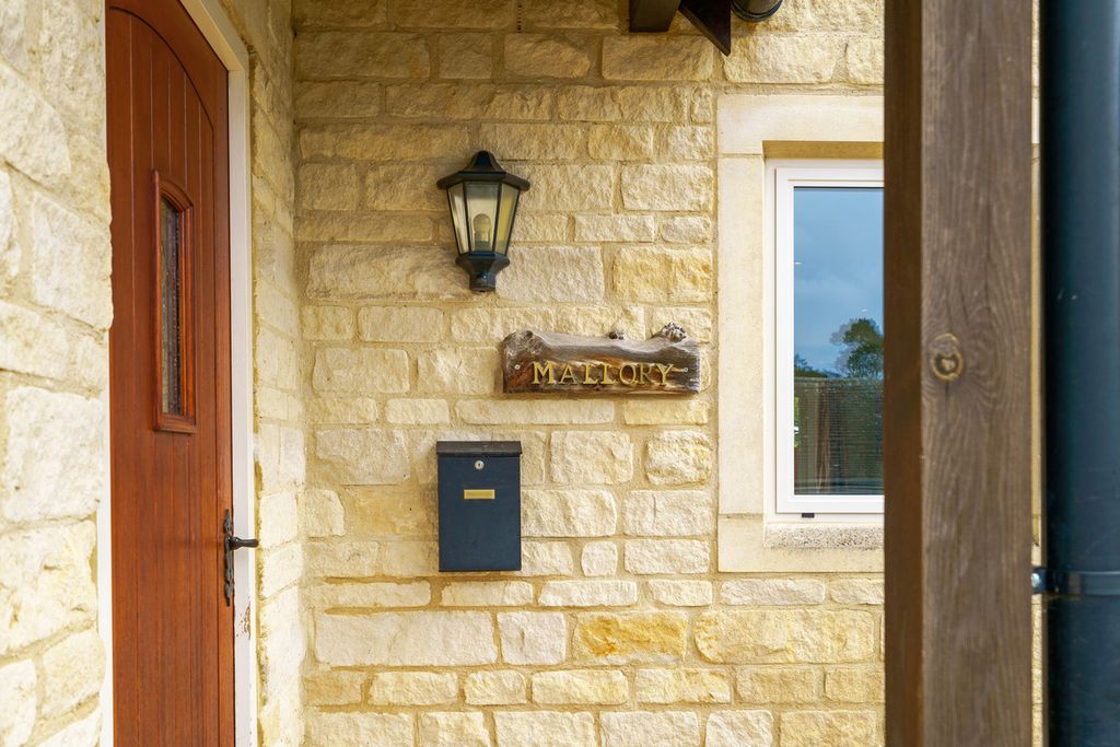 Property photo 1 of 29