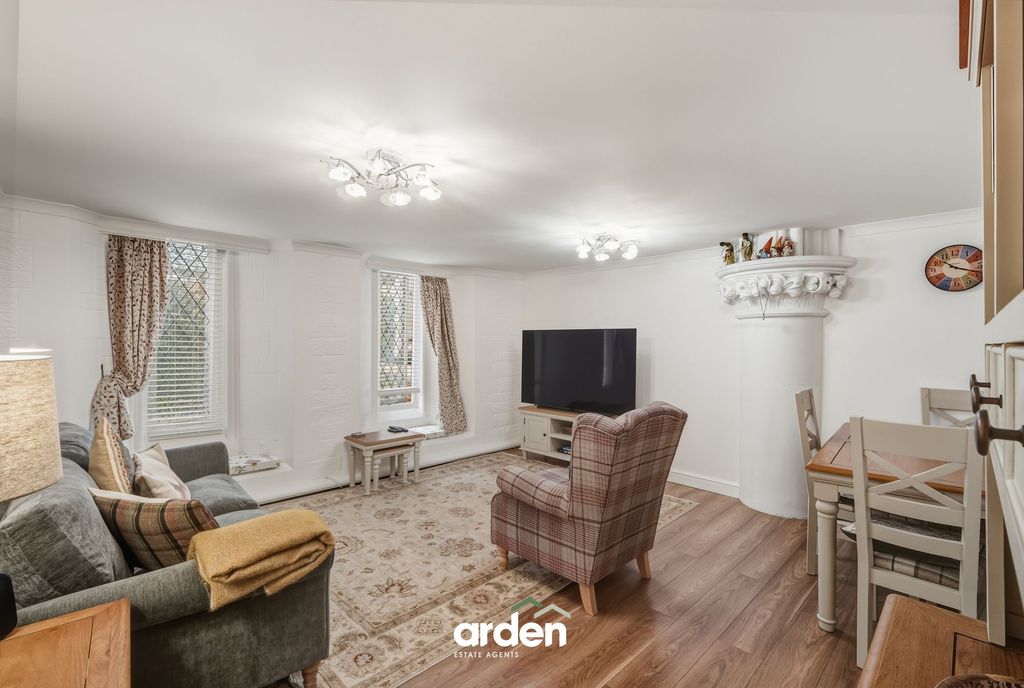 Property photo 2 of 8