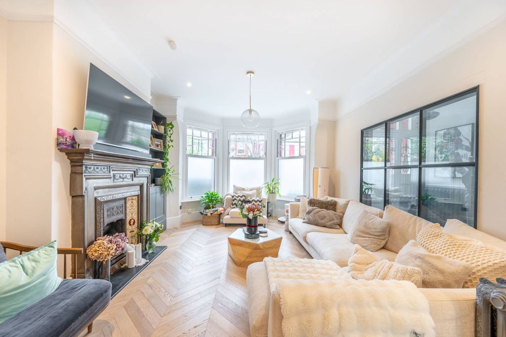 Property photo 2 of 27