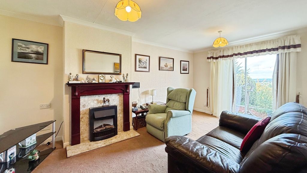 Property photo 3 of 13 Lounge/Dining Room