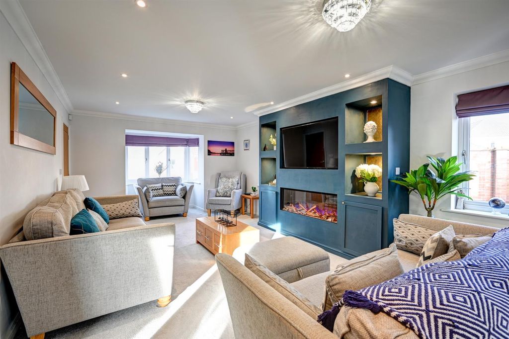 Photo inspiration: Gallery Detail: Kings Drive Bradwell Nr31 4 Bed Detached House For Sale