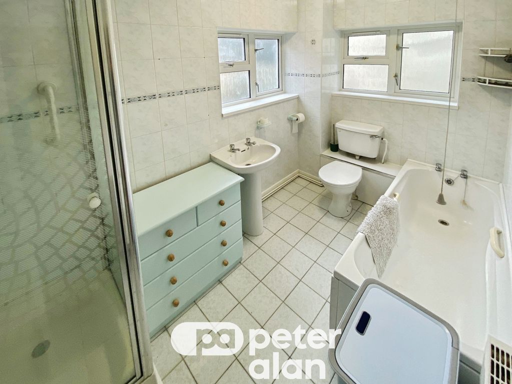 Property photo 2 of 8 Bathroom