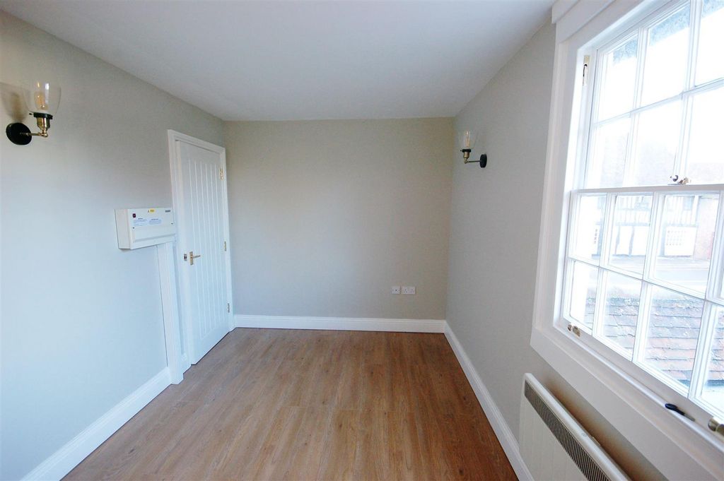 Property photo 1 of 11 Bedr Aprt 1.Jpg