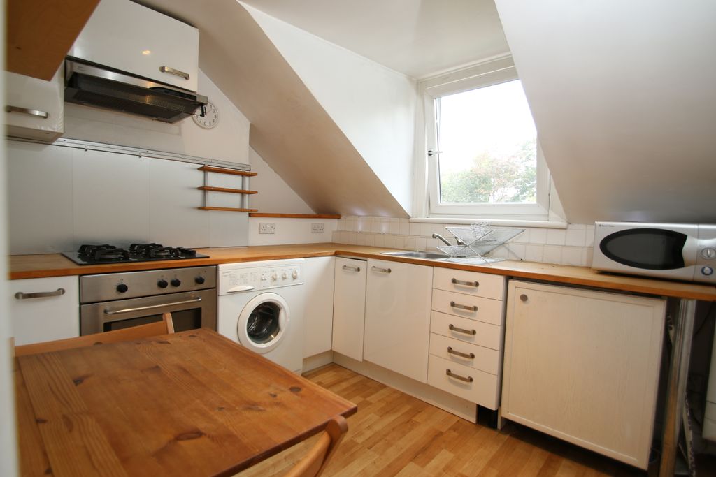 Property photo 3 of 4 35C Grove Hill Road, Camberwell, London, Se5 8Df