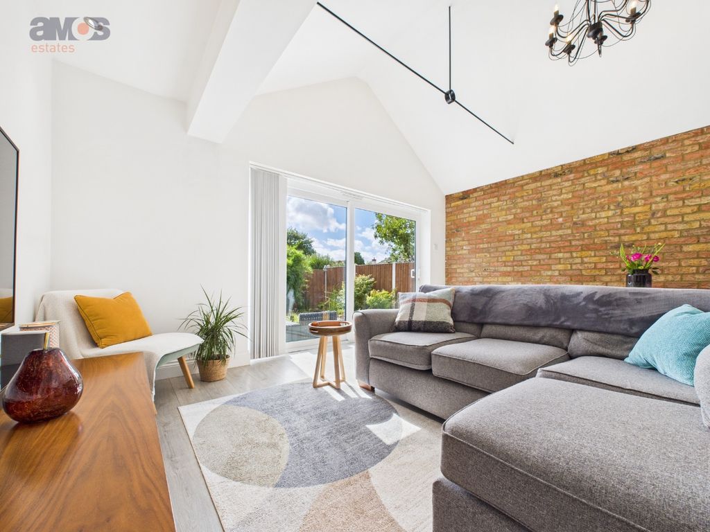 Property photo 2 of 24 4540284