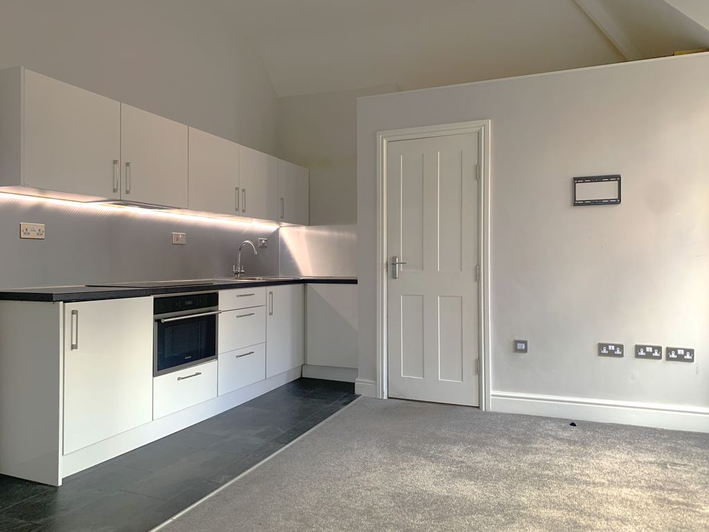 Property photo 2 of 8 Kitchen-Lounge