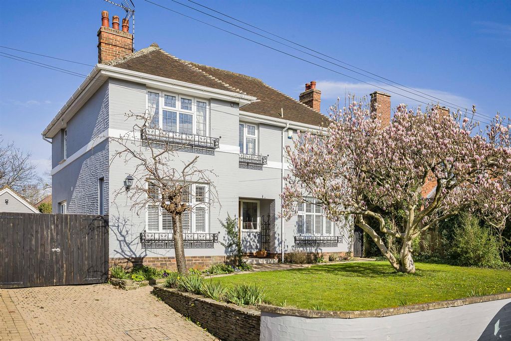 Property photo 1 of 16 Exterior