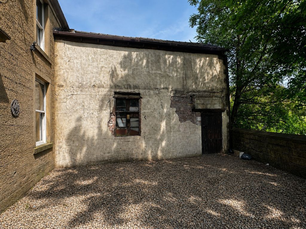 Property photo 1 of 7 Photo 7
