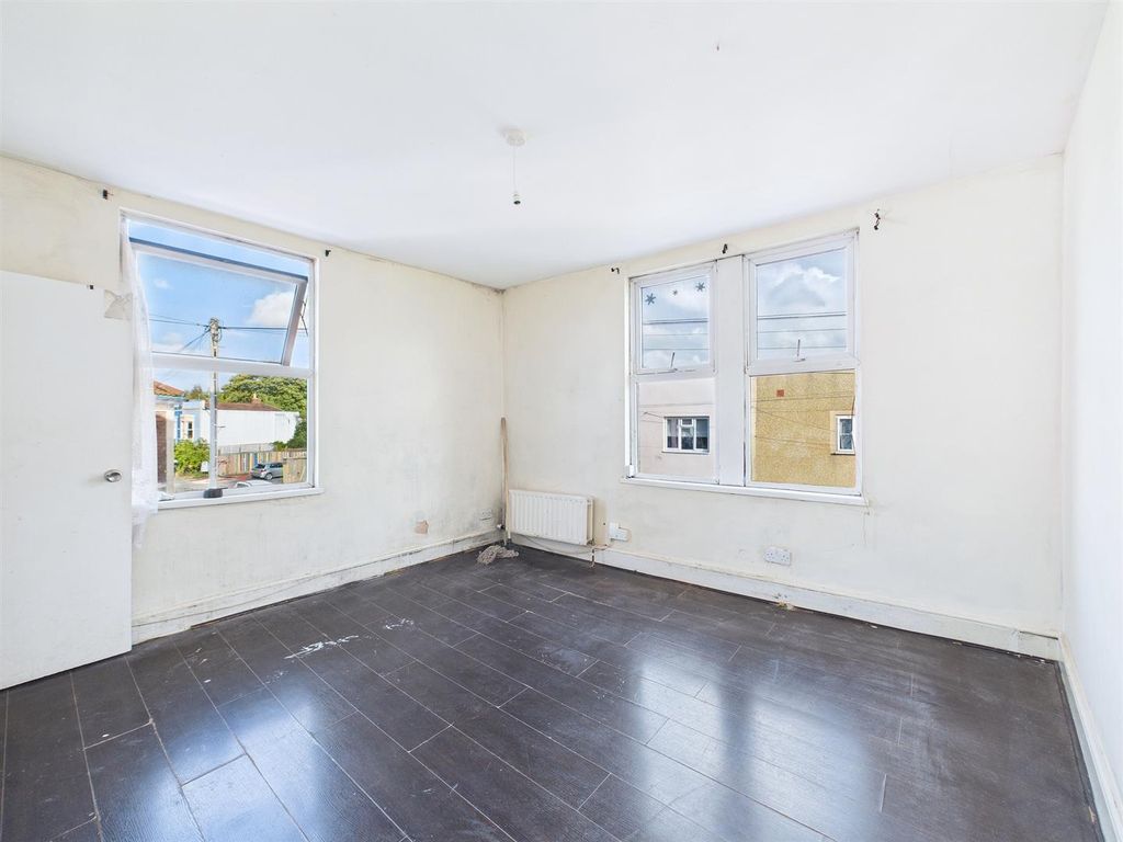 Property photo 3 of 7 1 - Two Bedroom Flat.Jpg