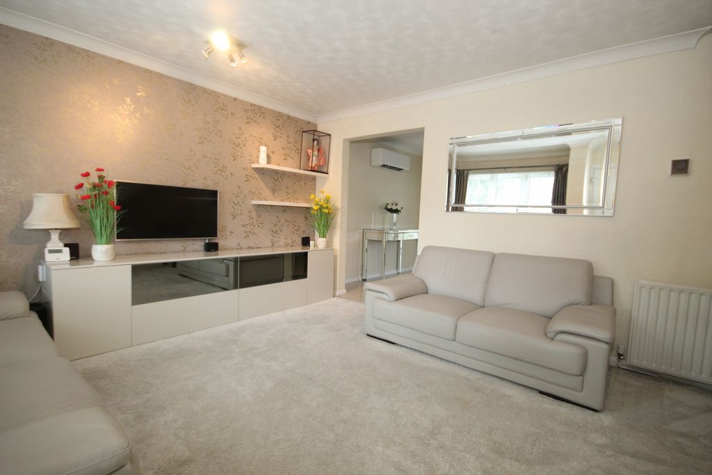 Property photo 3 of 16 Gallery