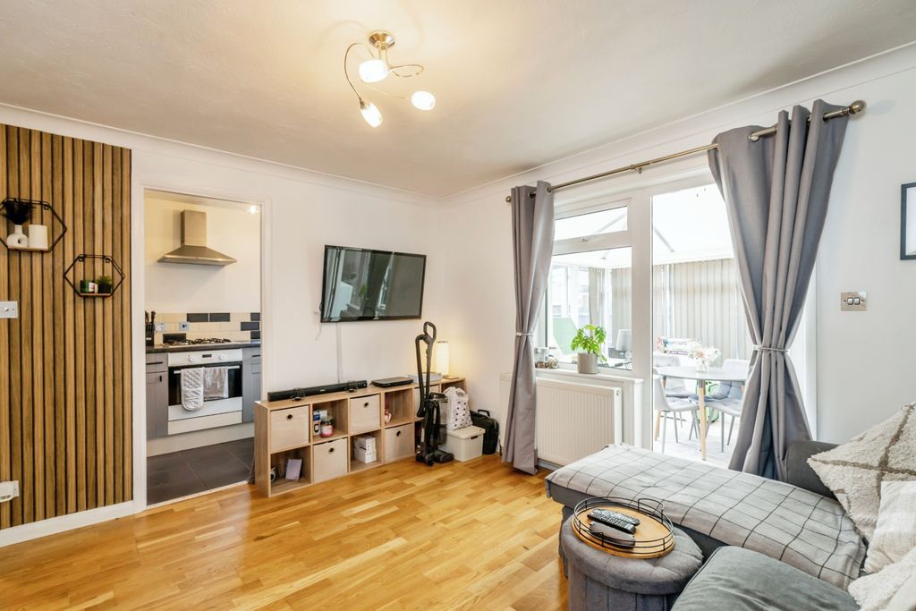 Property photo 1 of 16 Lounge