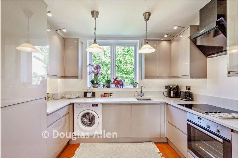 Property photo 3 of 7 Kitchen