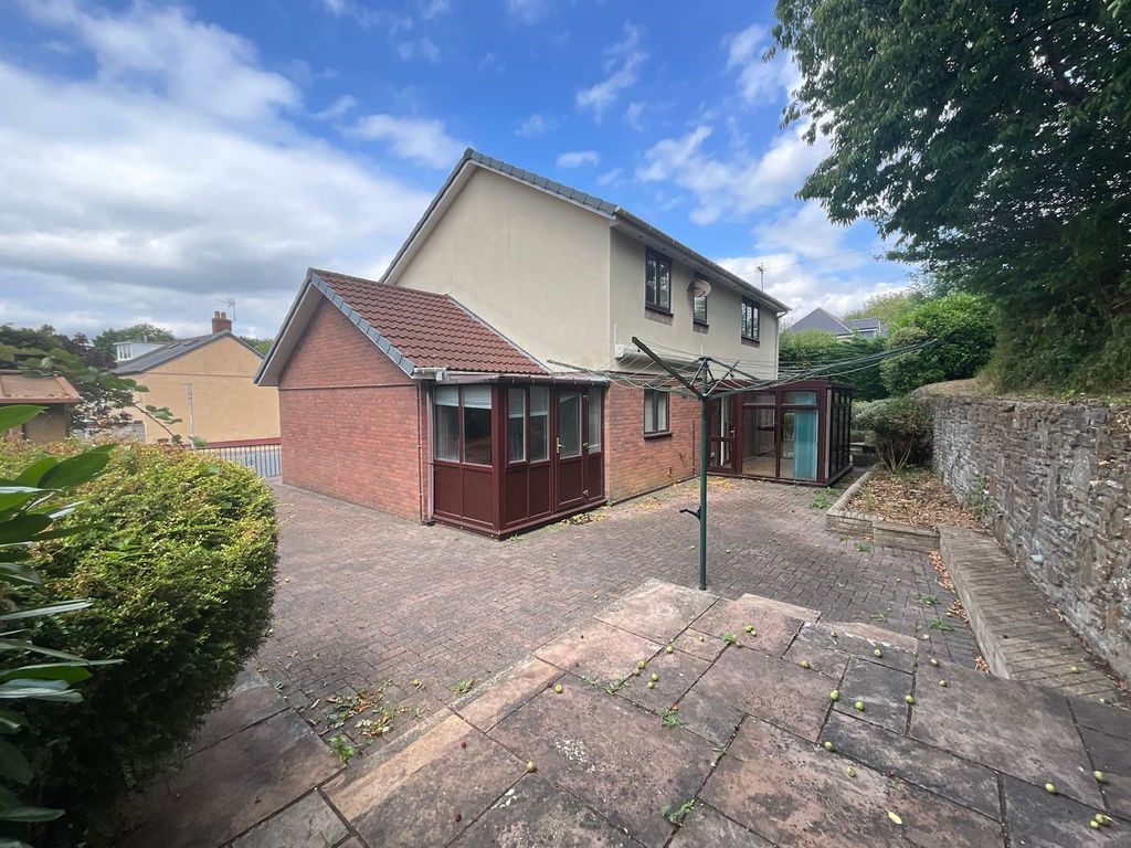 Property photo 2 of 26