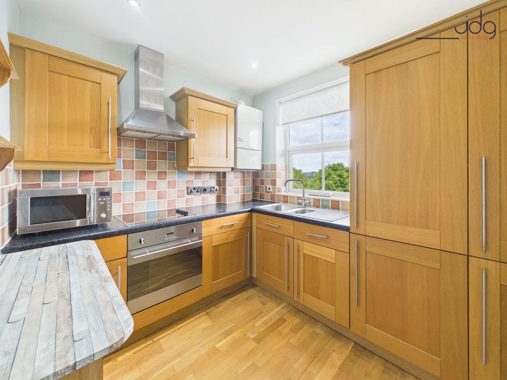 Property photo 3 of 14 Kitchen