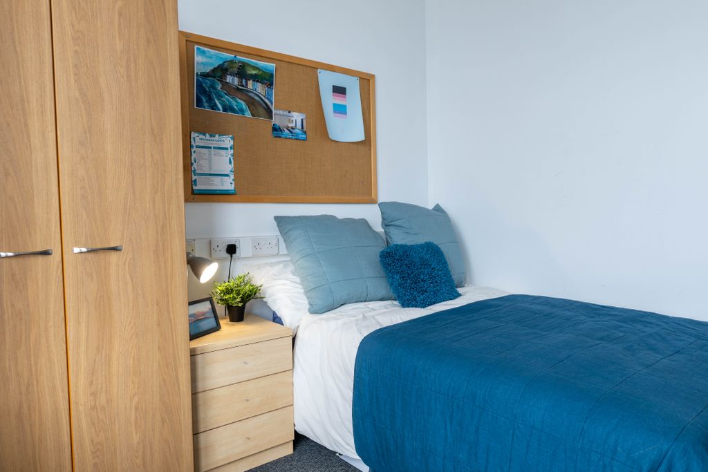 Property photo 1 of 1 Essential Collection All Bills Included