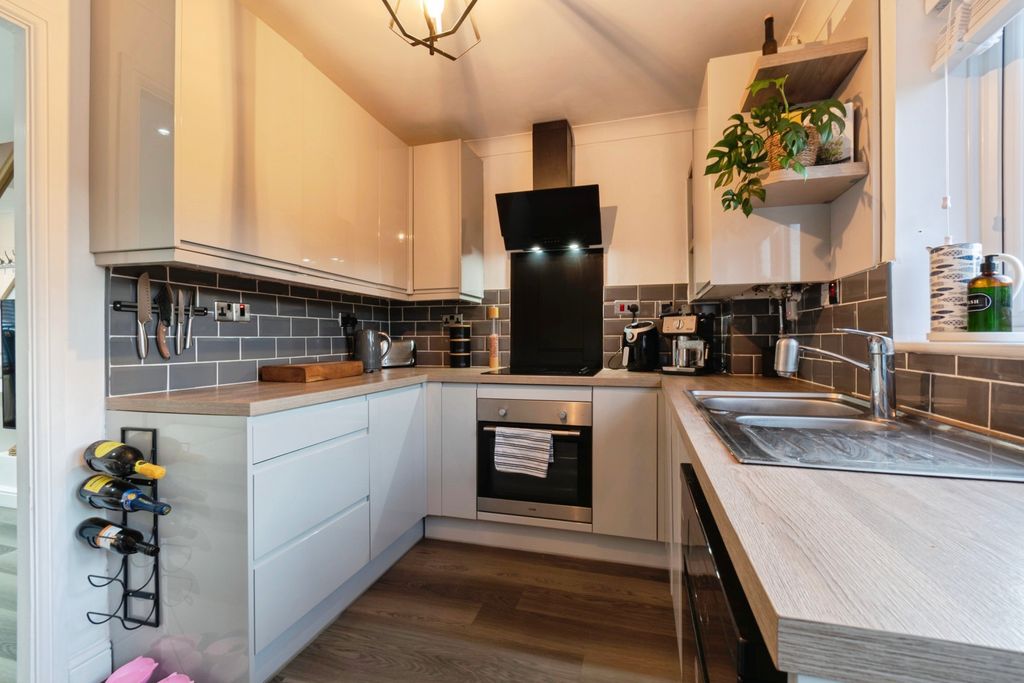 Property photo 2 of 13 Kitchen / Breakfast