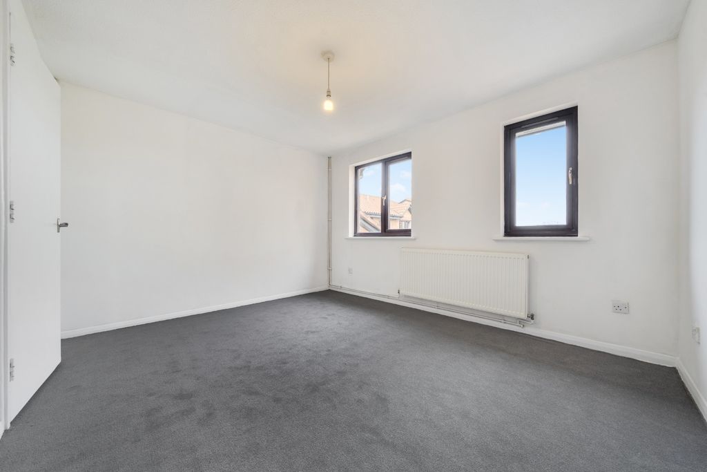 Property photo 3 of 7 5299386