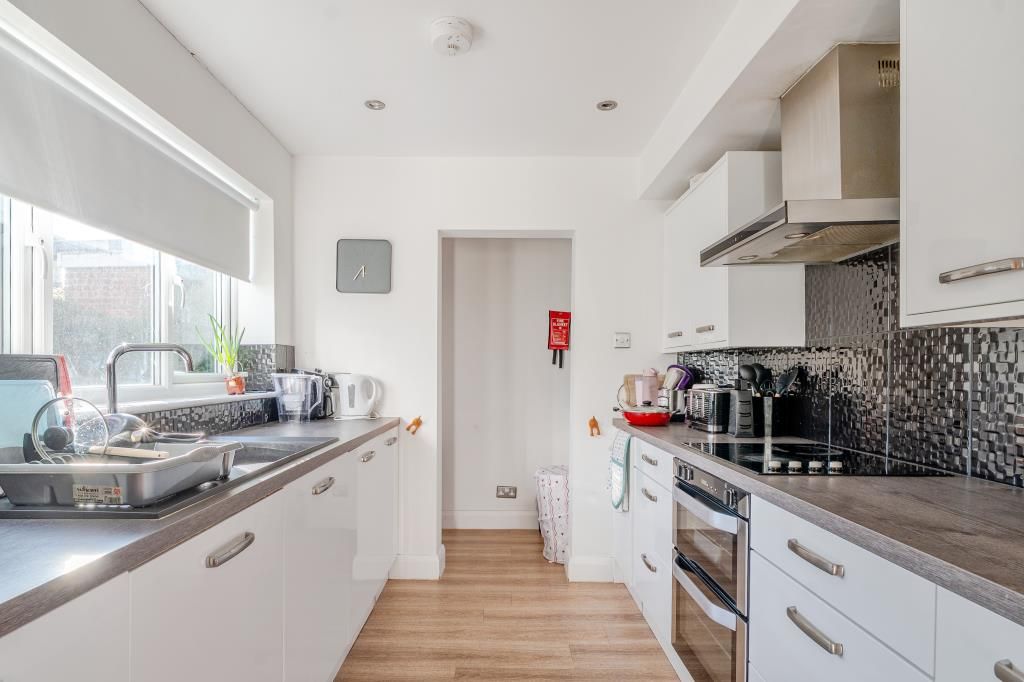 Property photo 3 of 16 Kitchen