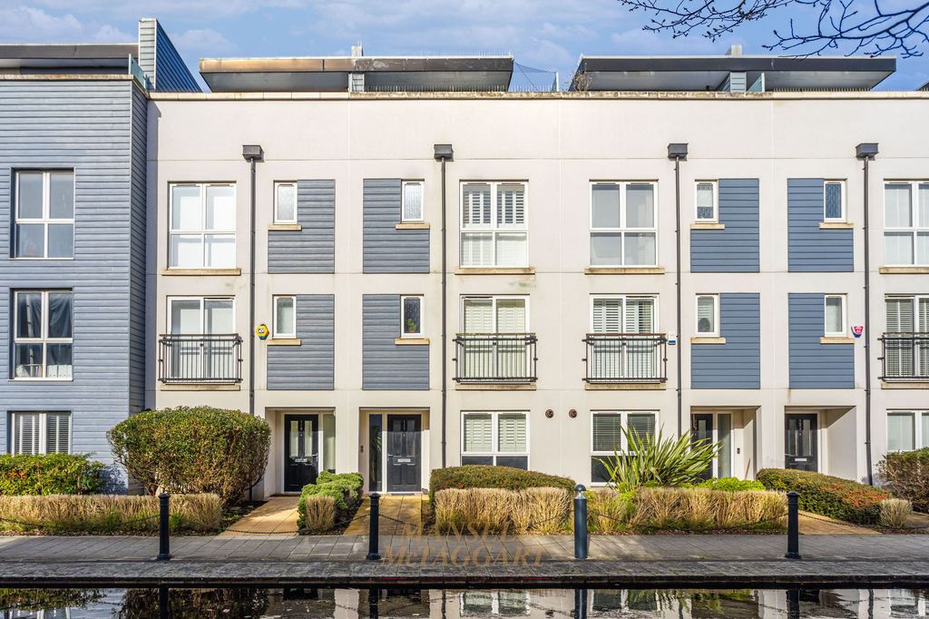 Property photo 2 of 27