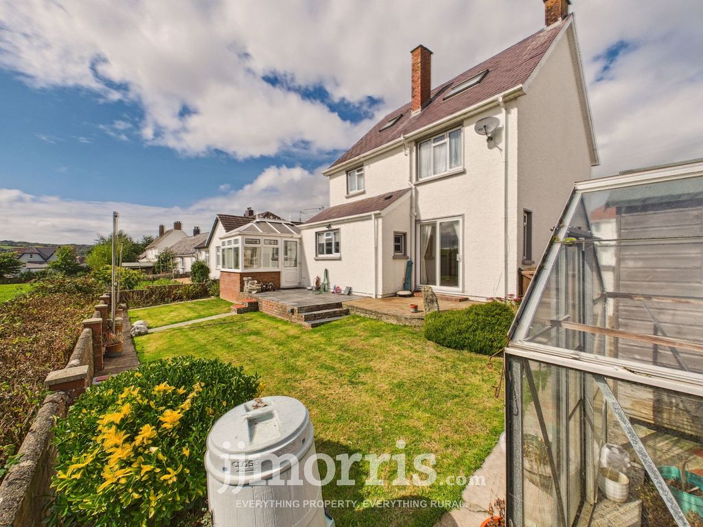 Property photo 2 of 44