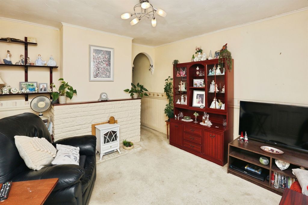 Property photo 2 of 9