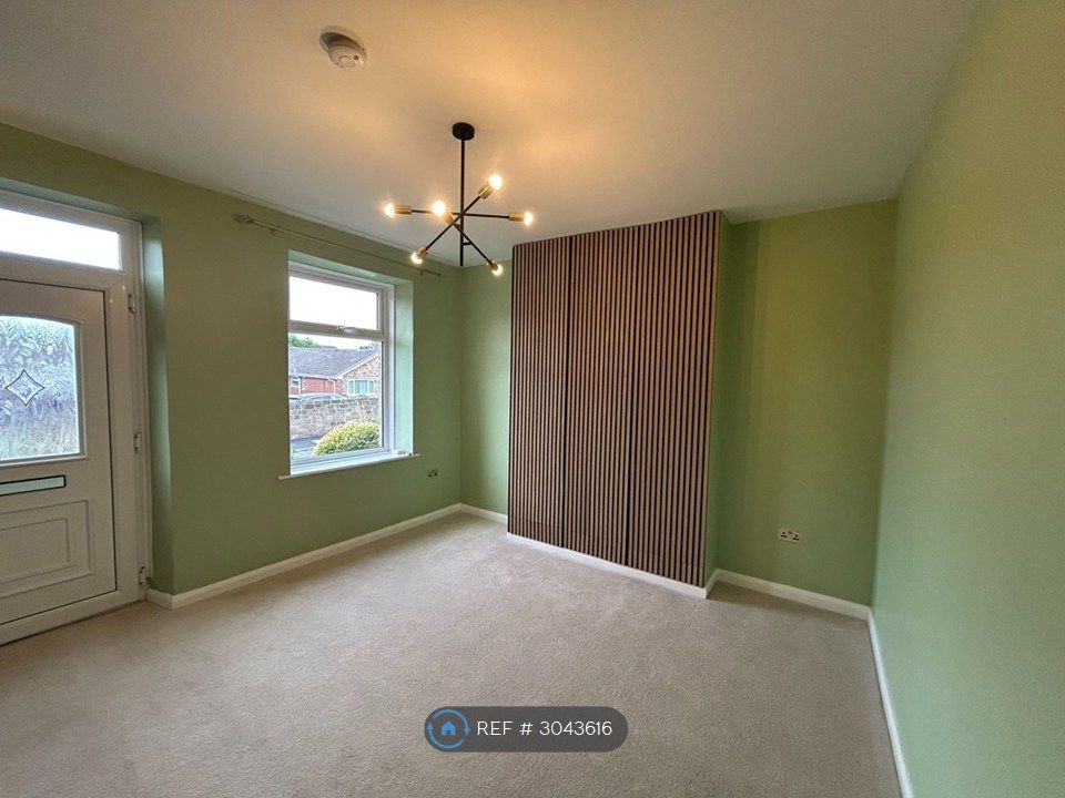 Property photo 3 of 11 Living