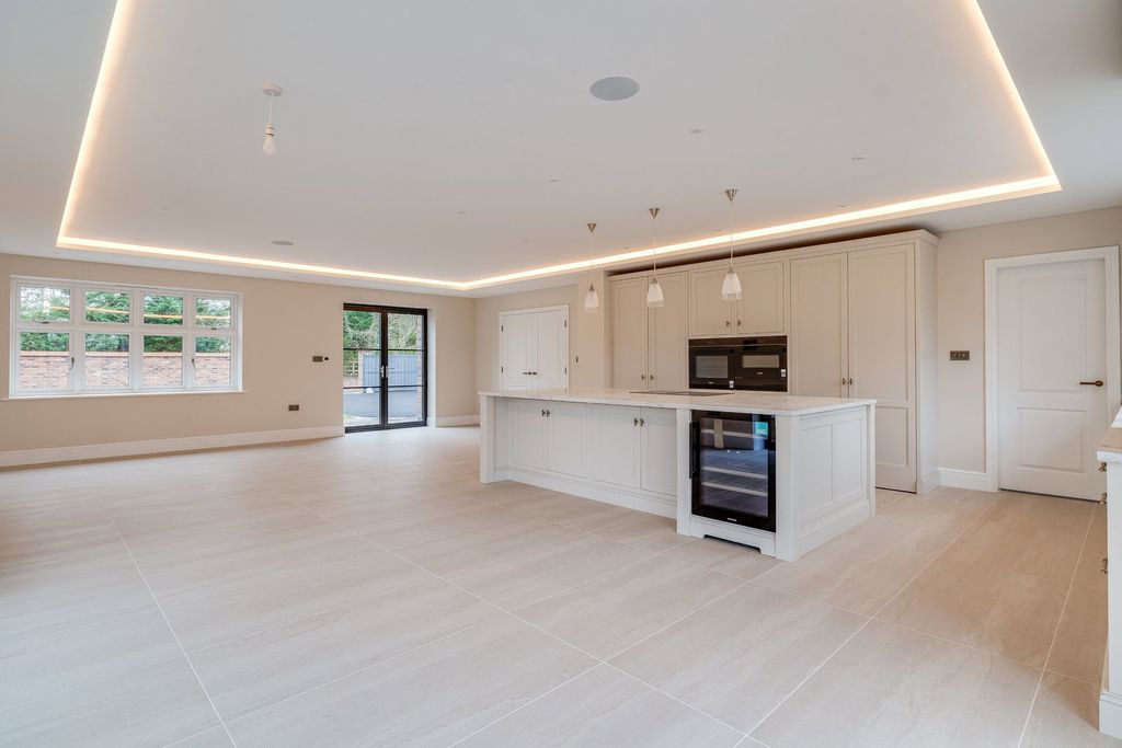 Property photo 2 of 34