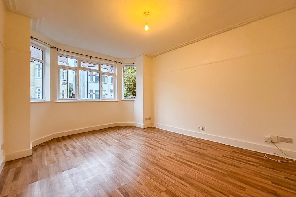 Property photo 2 of 17 Lounge