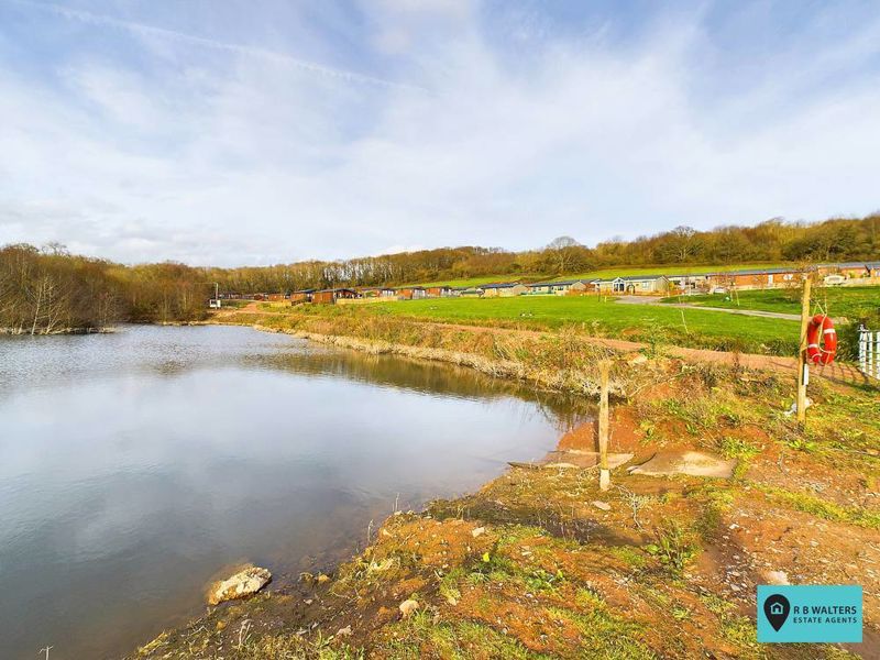 Property photo 3 of 16 Lakes And Surroundings