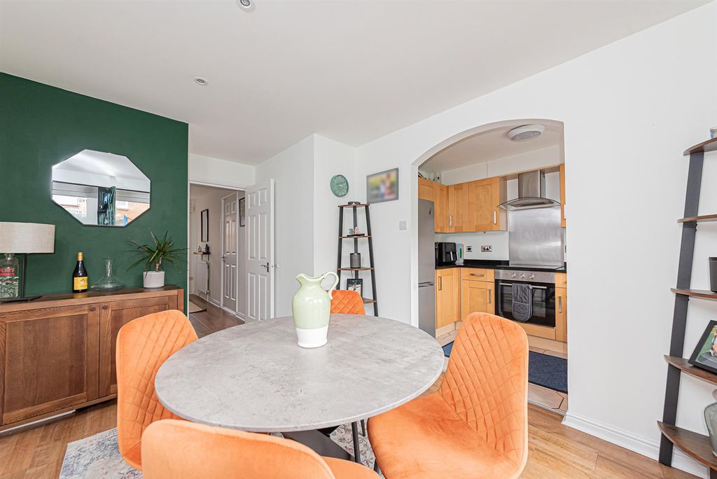 Property photo 3 of 22 5 Ferns Mead (18).Jpg