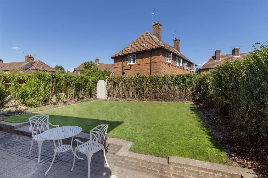 Property photo 1 of 8 Bryony Road 25 Ph12.Jpg