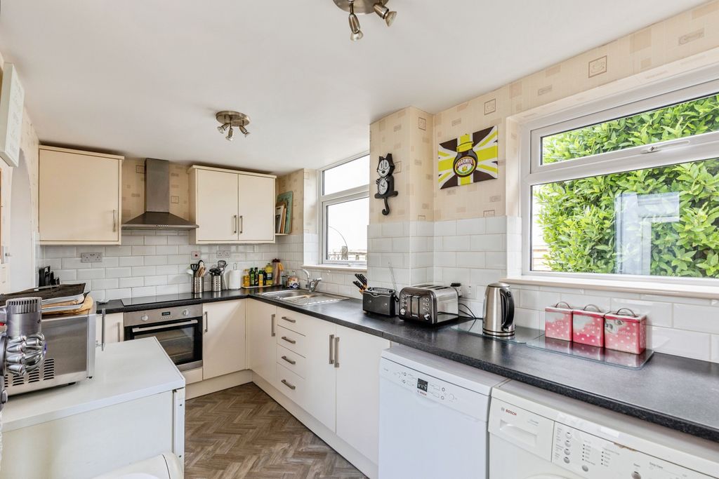 Property photo 3 of 20 Kitchen