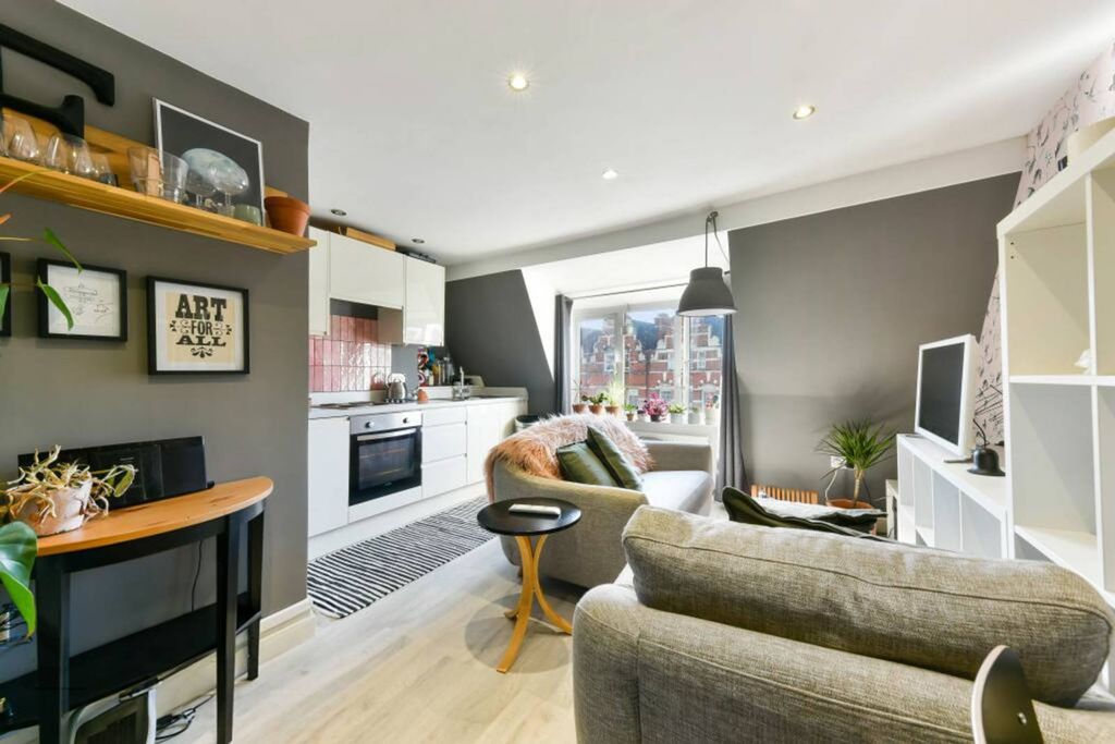 Property photo 2 of 8